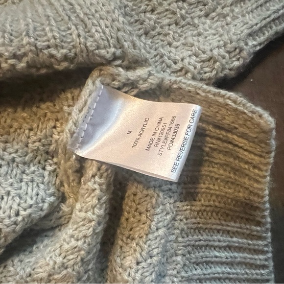 Colorblock Cable Knit Sweater - Picture 3 of 4